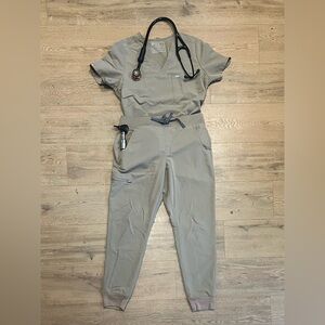 FIGS Scrub Set – Latte Catarina Top & Zamora Jogger Pants (Size M)